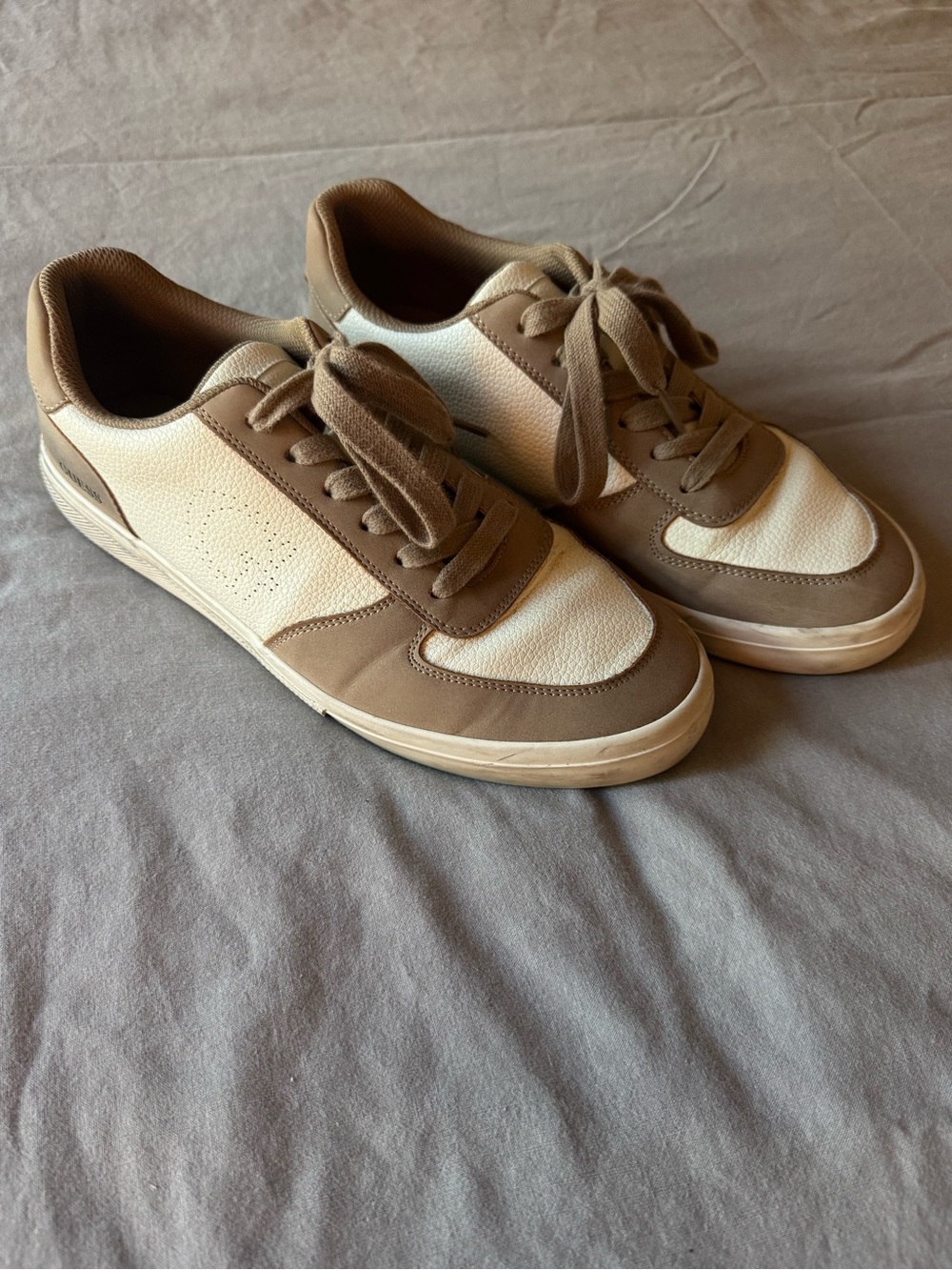 Guess Men's Casual Lace-Up Sneakers in Cream and Tan